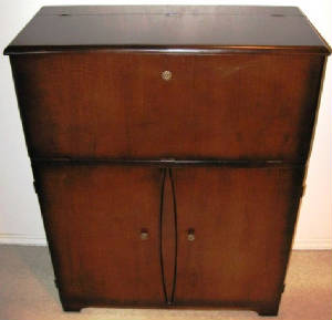 Cellarette of Fabulous Crown-Cut & Quilted Walnut - Image 2