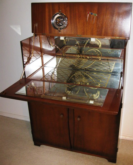 Cellarette of Fabulous Crown-Cut & Quilted Walnut