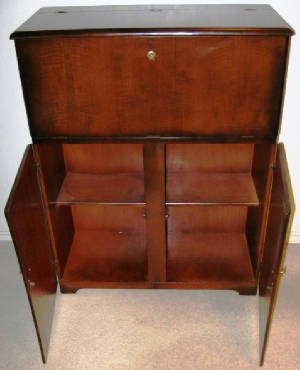 Cellarette of Fabulous Crown-Cut & Quilted Walnut - Image 4