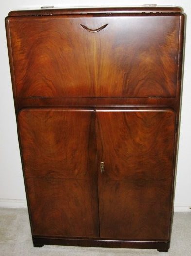 Cellarette of Spectacular Burl Walnut with Triple Mechanism