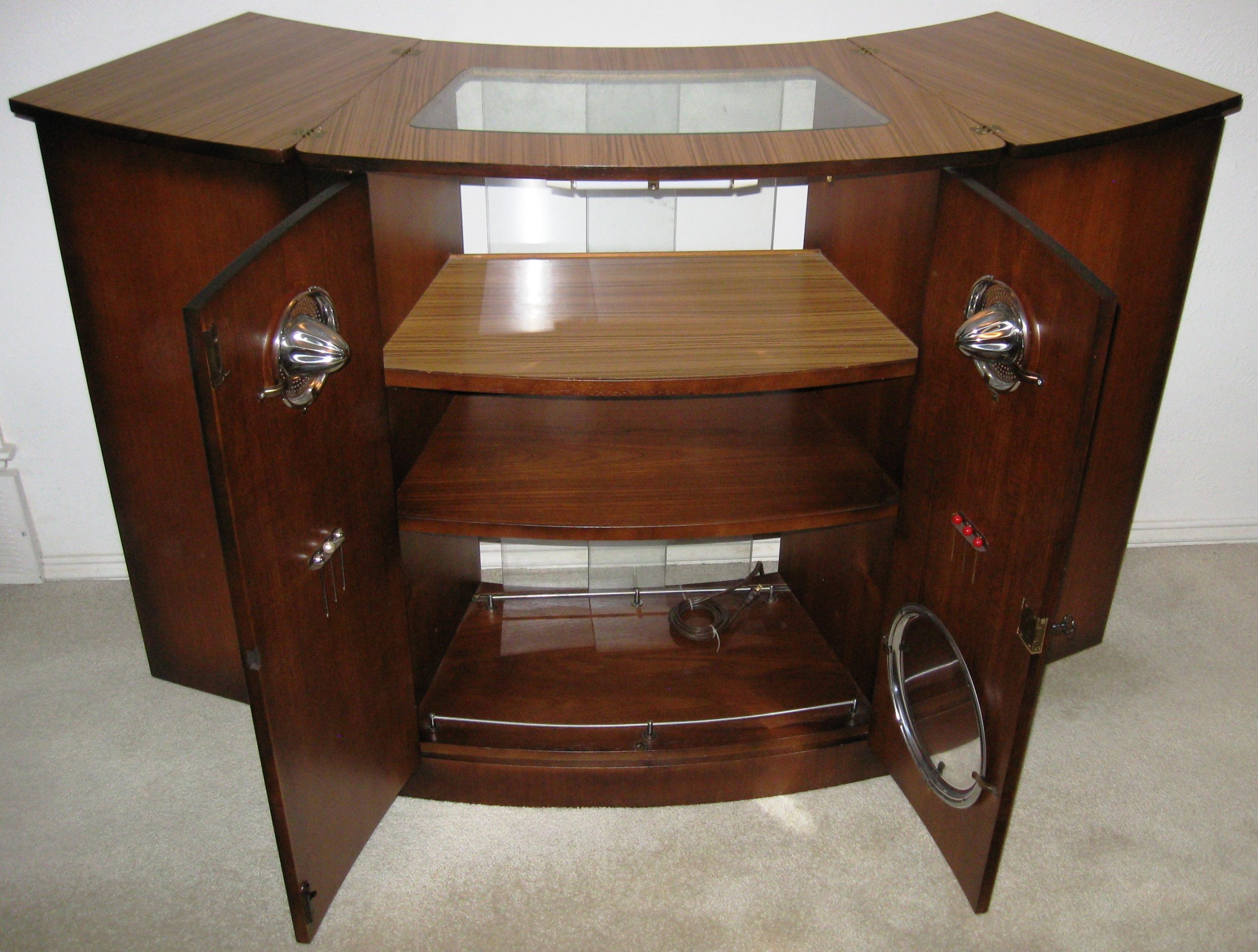 Portable 'Envelope Bar' of Outstanding Walnut - Image 5