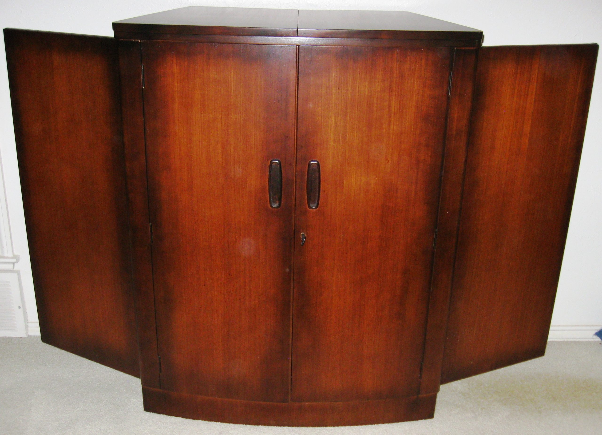 Portable 'Envelope Bar' of Outstanding Walnut - Image 3