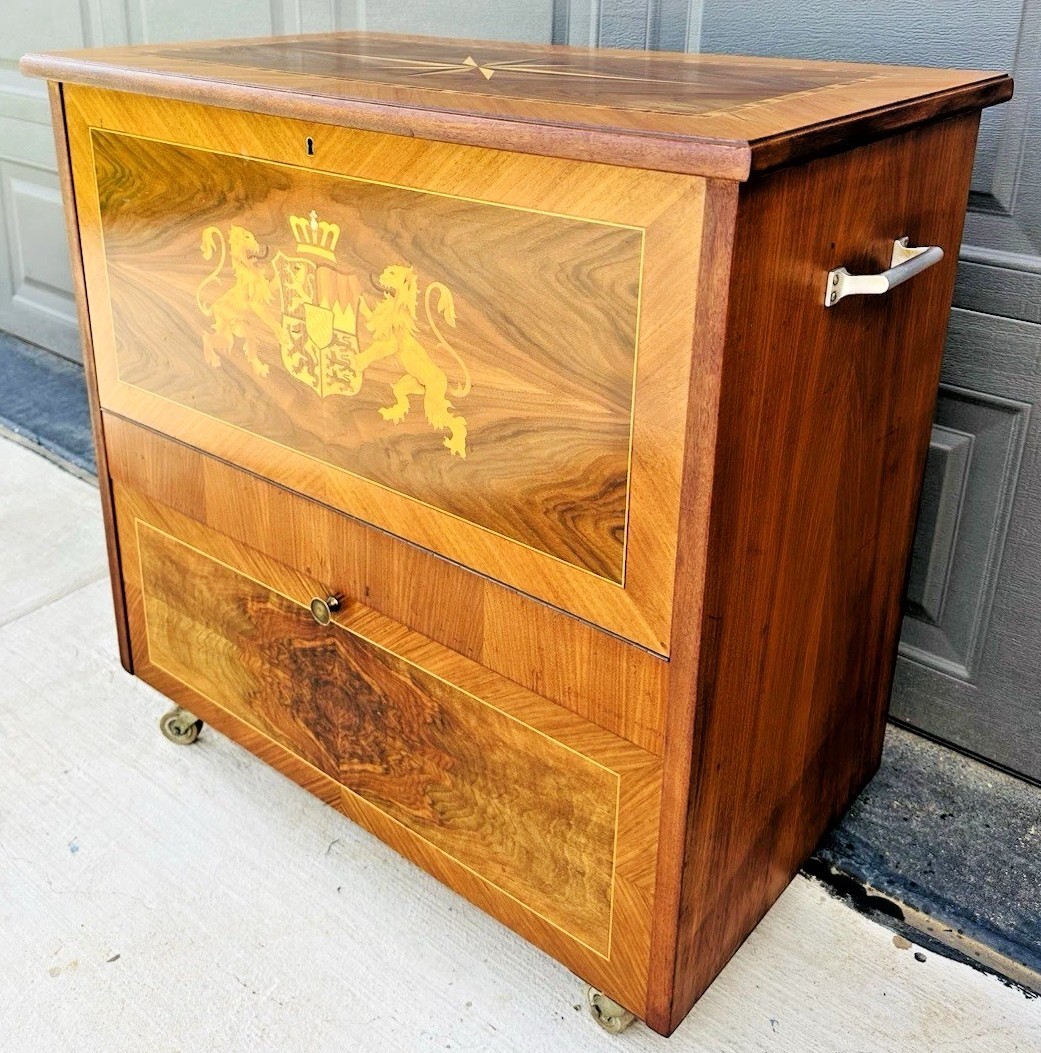 Portable English Cocktail Cabinet of Spectacular Inlaid Mahogany, Circa 1930’s… - Image 5