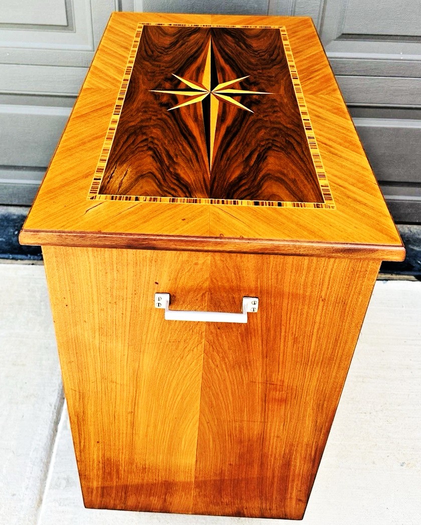 Portable English Cocktail Cabinet of Spectacular Inlaid Mahogany, Circa 1930’s… - Image 4