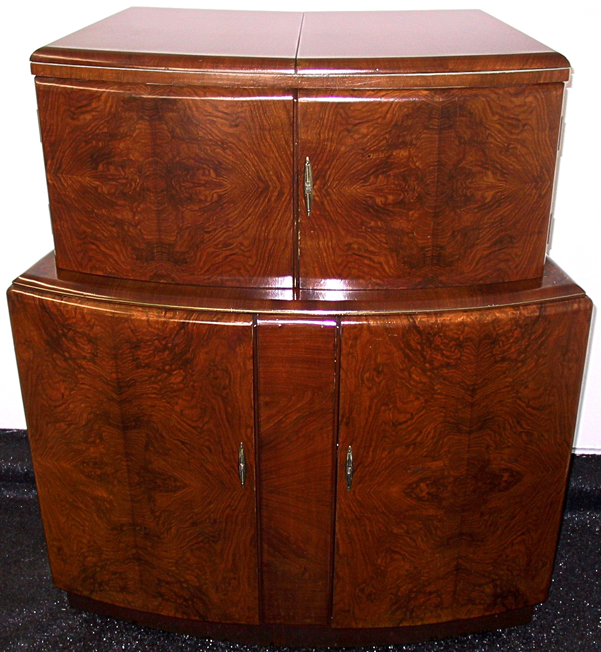 Portable 'Envelope Bar' of Stunning Burl Walnut