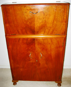 Cellarette of Burl Walnut & Short legs - Image 2