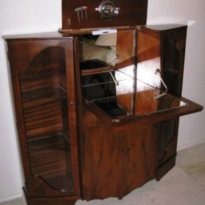 Pop-Up Bar of Walnut & Mahogany with Side Display Compartments