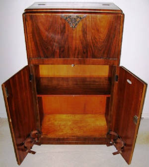 Cellarette of Fabulous Burl Walnut with Triple Mechanism - Image 3